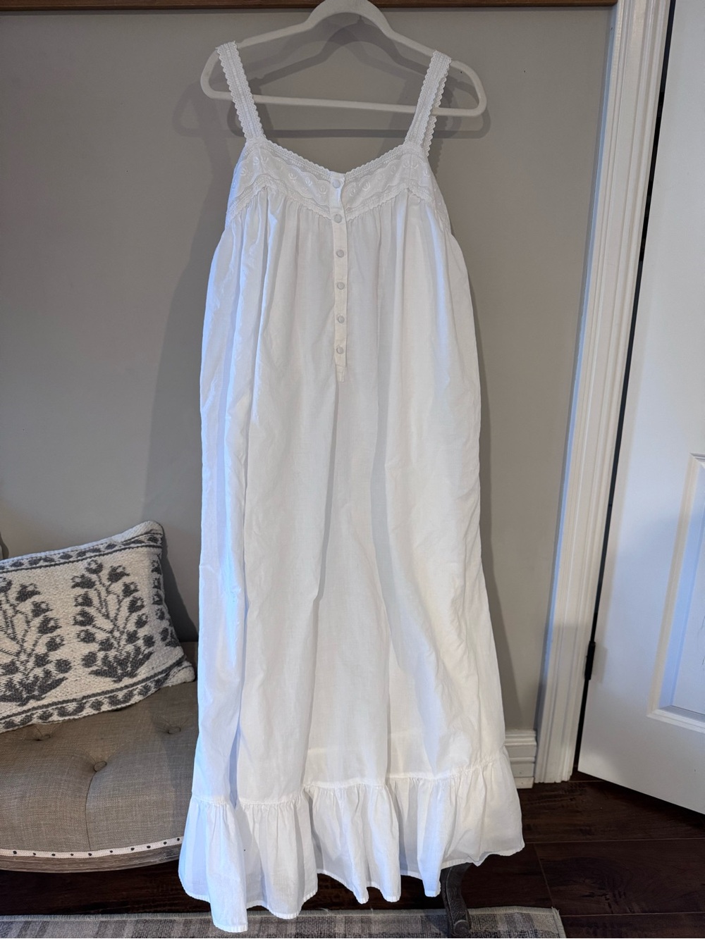 NWOT Vintage Victoria’s Secret Country Cottons Long White Lace Trim Nightgown - Picture 1 of 5